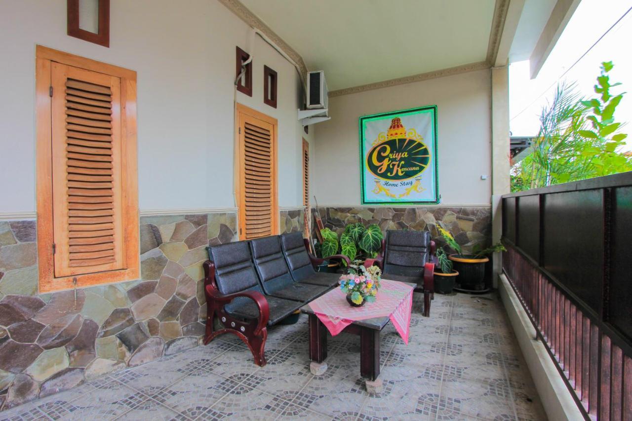 Spot On 2490 Griya Kencana Homestay Banyuwangi  Exteriör bild